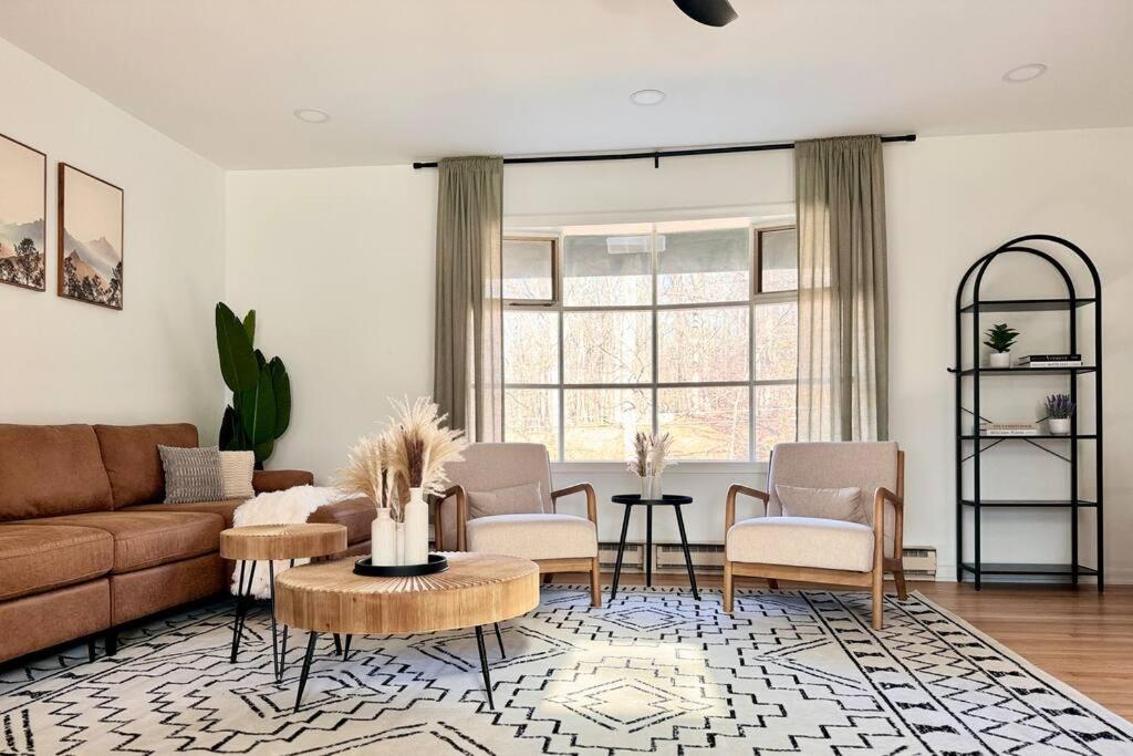 Veda Vista - Newly Renovated - Rustic Modern Harpers Ferry